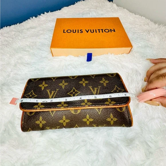 LOUIS VUITTON Monogram Canvas Pochette Twin GM Shoulder Bag - Picture 9 of 10